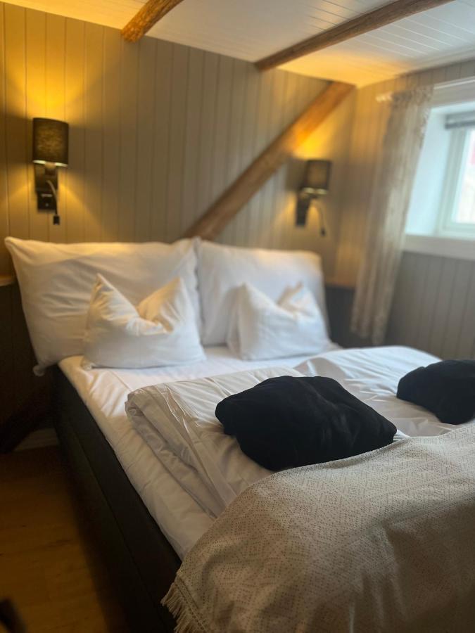 Lofoten Suite Apartments - Rostad Retro Rorbuer Reine Kültér fotó
