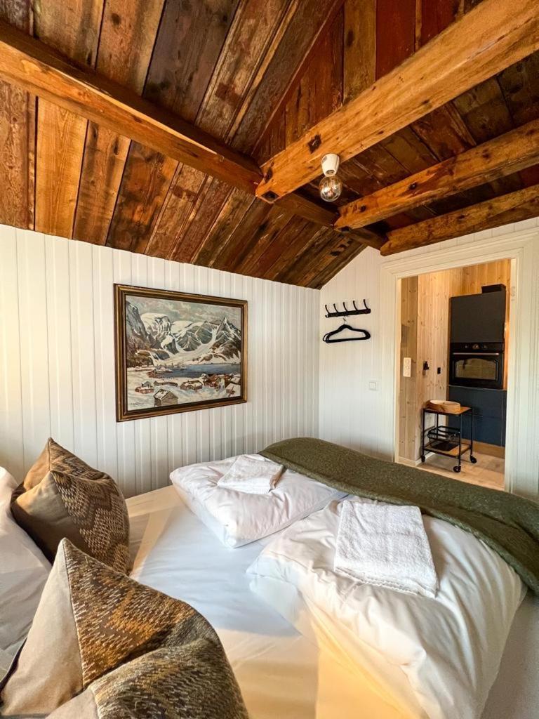 Lofoten Suite Apartments - Rostad Retro Rorbuer Reine Kültér fotó