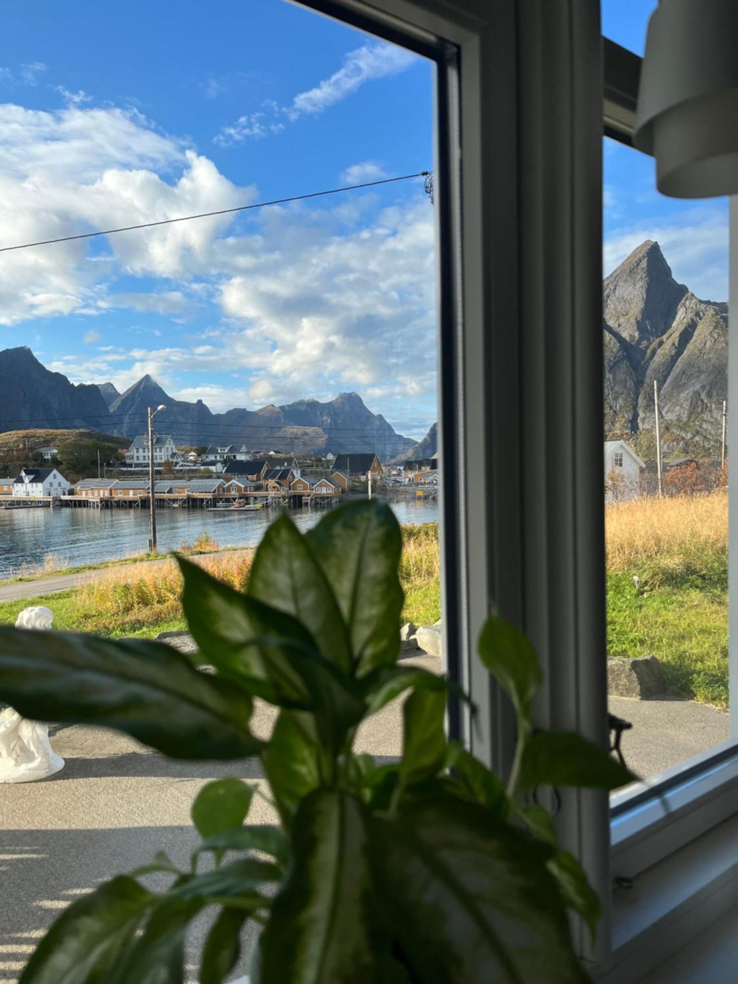 Lofoten Suite Apartments - Rostad Retro Rorbuer Reine Kültér fotó